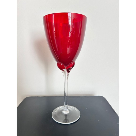 Beautiful Ruby Red Wine glass - Picture 3 of 3